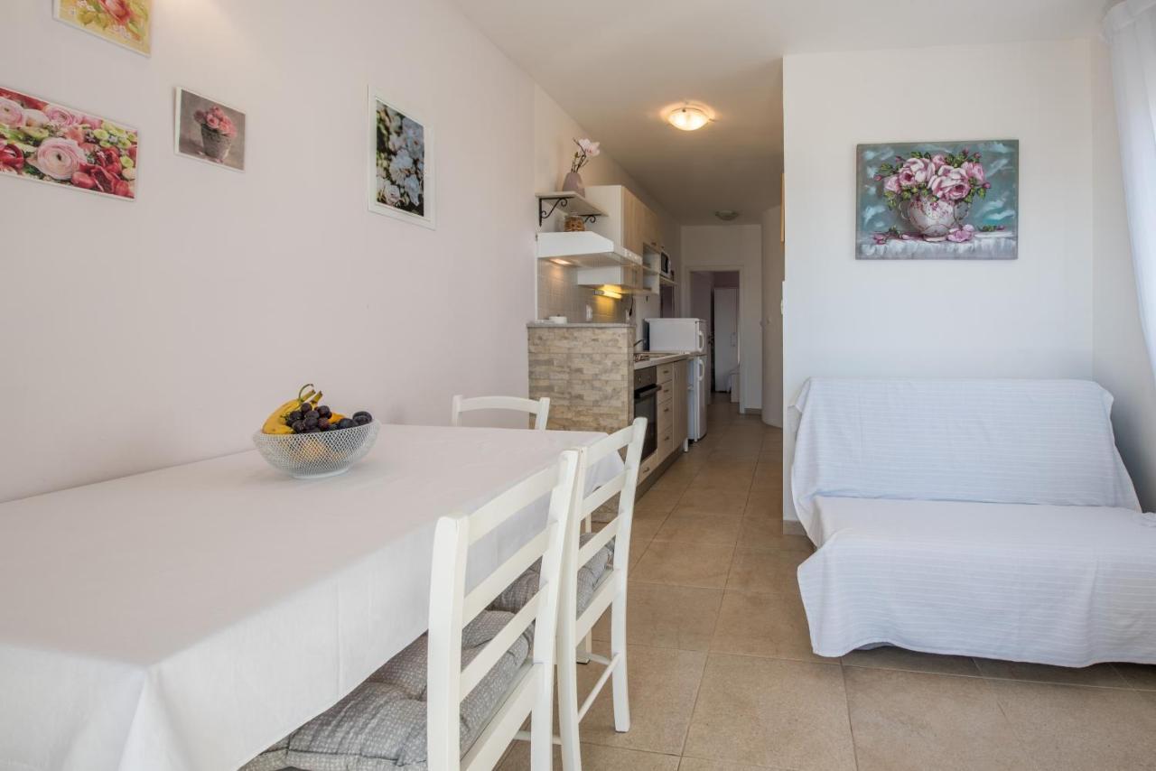 Apartments Amneris Trogir Ngoại thất bức ảnh