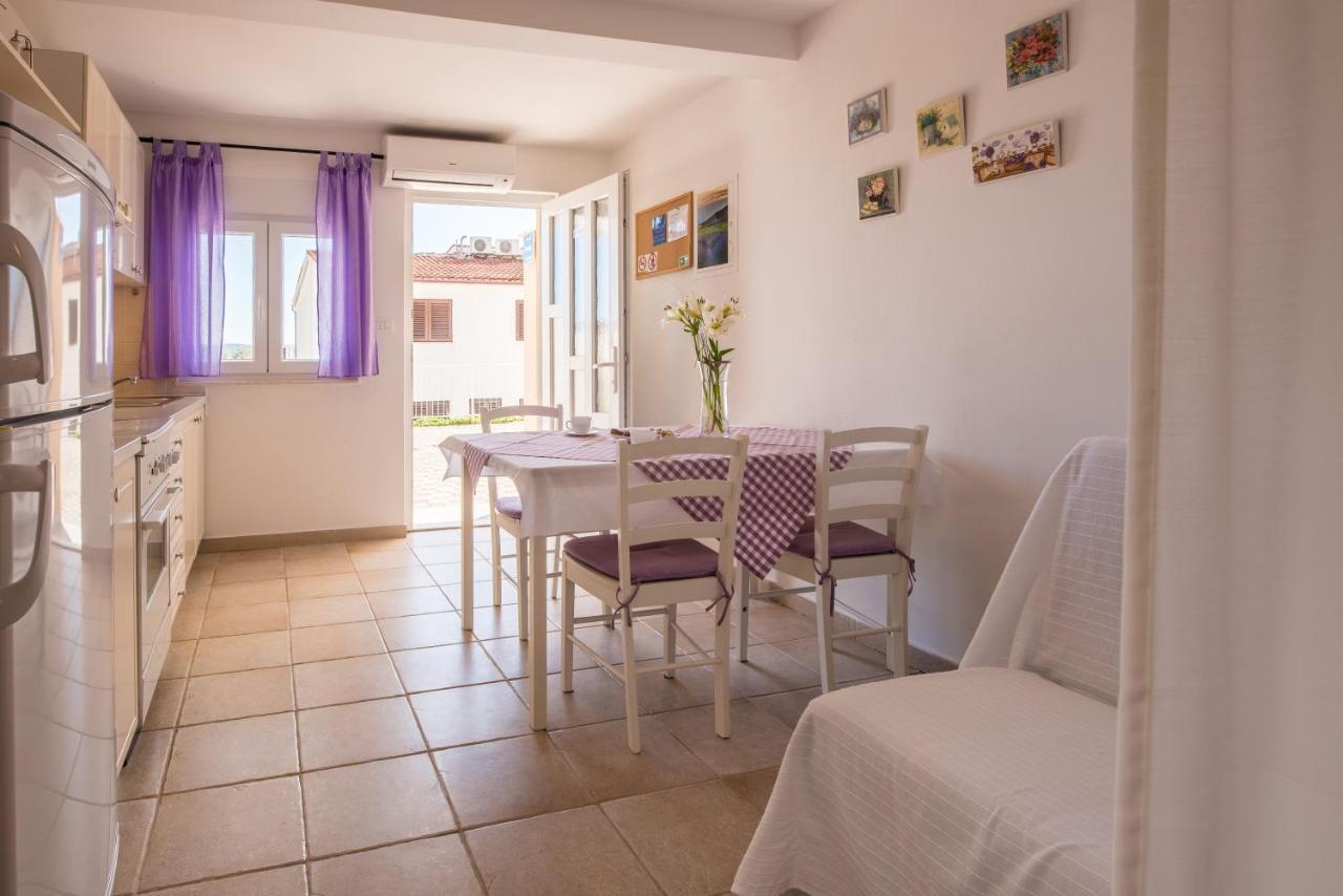 Apartments Amneris Trogir Ngoại thất bức ảnh