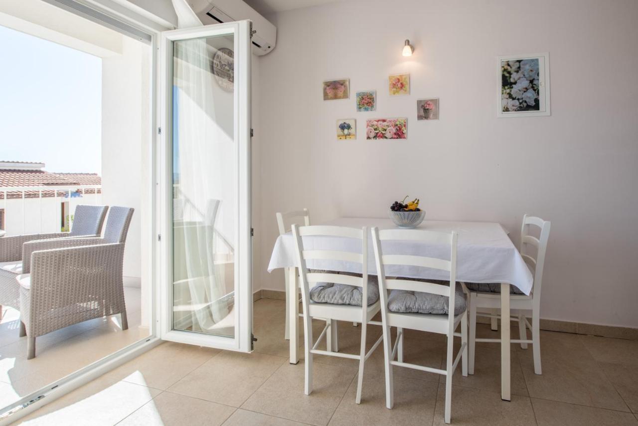 Apartments Amneris Trogir Ngoại thất bức ảnh