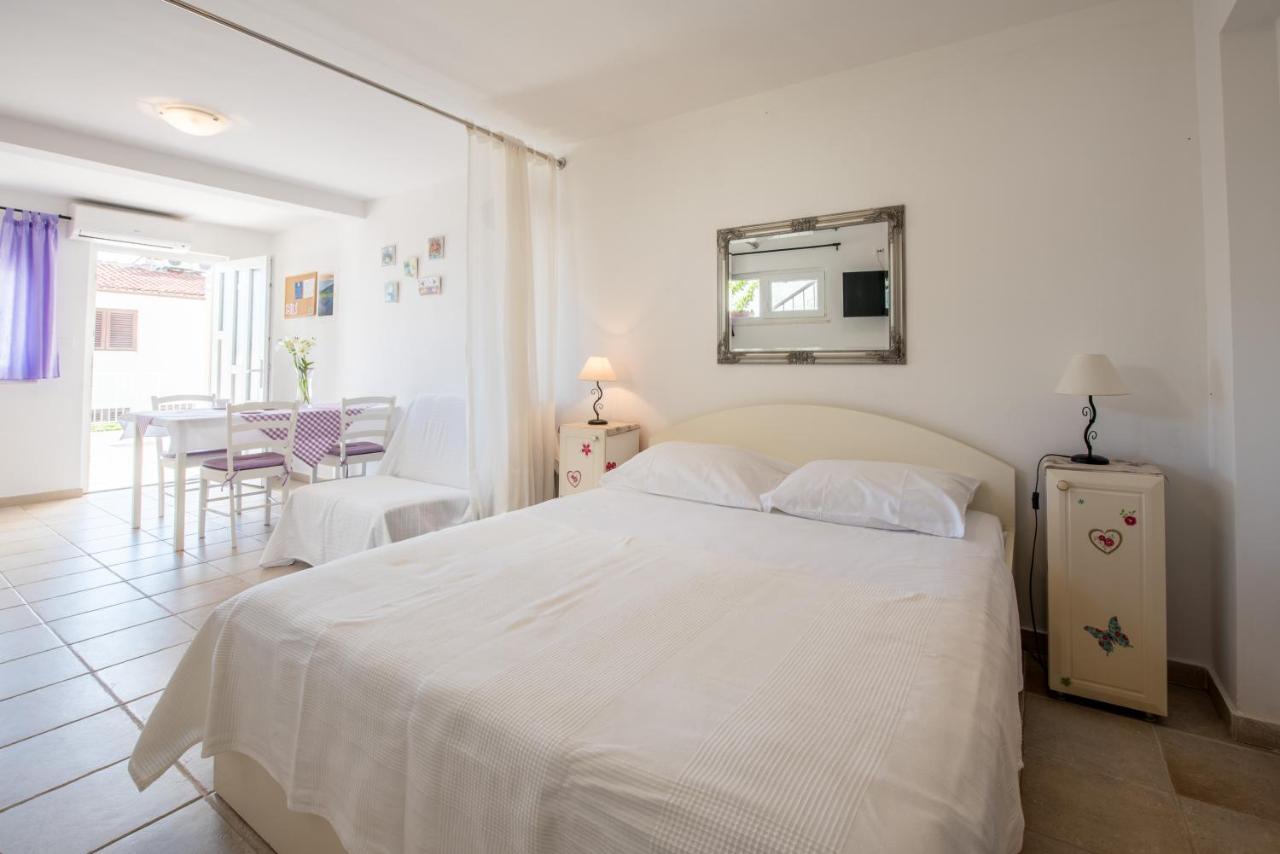 Apartments Amneris Trogir Ngoại thất bức ảnh