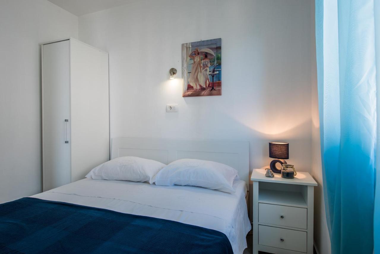 Apartments Amneris Trogir Ngoại thất bức ảnh