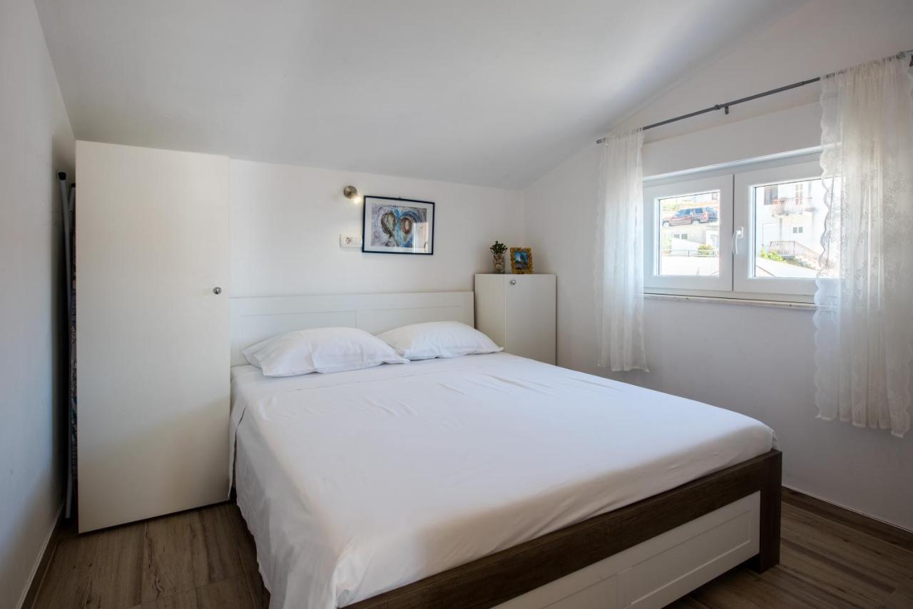 Apartments Amneris Trogir Ngoại thất bức ảnh